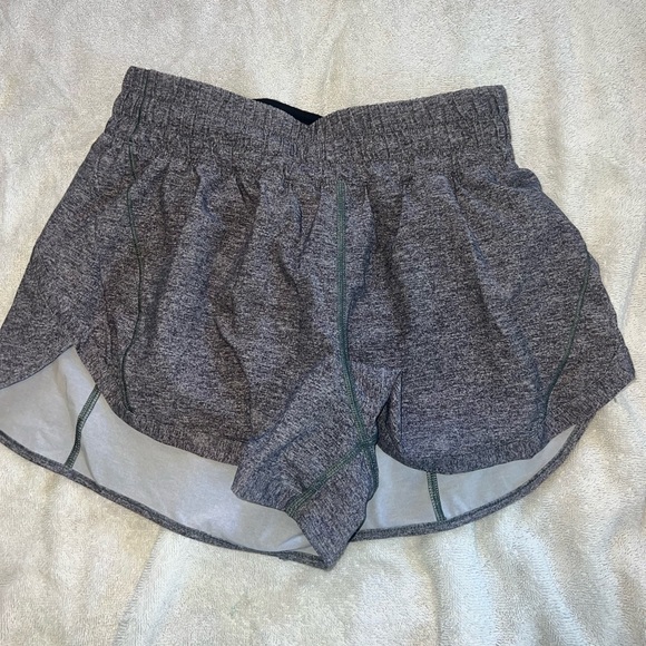 Lululemon track that high rise 3 inch shorts heather grey lightly worn size 8 - Picture 2 of 4